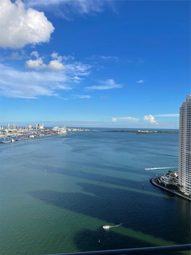 Building Photo - 325 S Biscayne Blvd