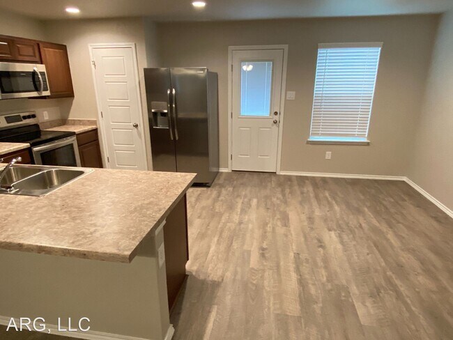 Building Photo - 3 br, 2 bath House - 210 Savage Street