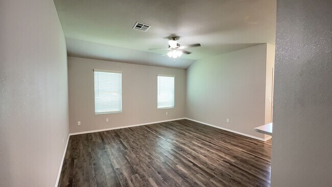 Foto del edificio - Welcome to this beautiful 3-bedroom, 2-bat...