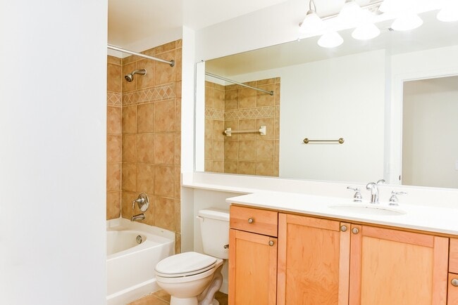 Building Photo - Logan Circle Studio Apartment for Rent Ava...
