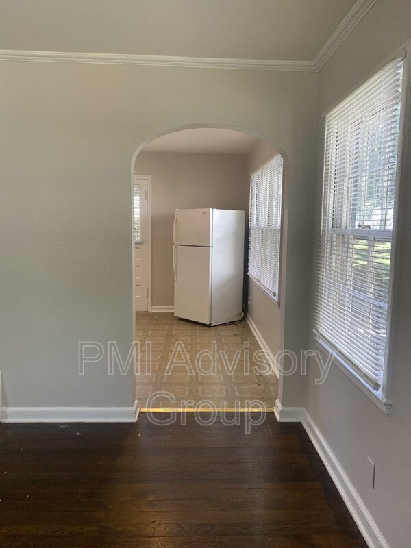 Building Photo - 1915 SW Randolph Ave