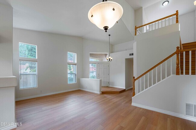 Building Photo - 140 Symphony Ln