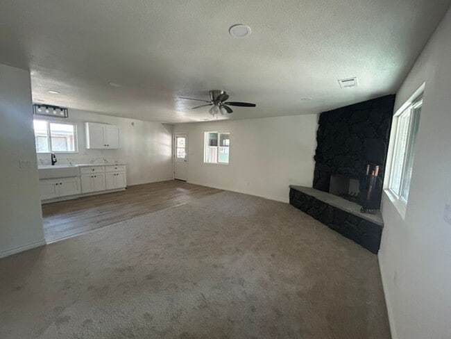 Building Photo - 448 Victoria Ln