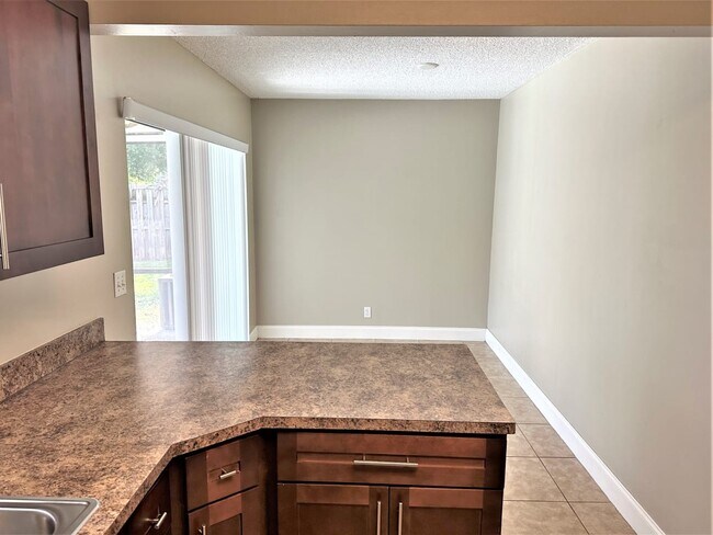 Building Photo - 5355 Fox Valley Trl