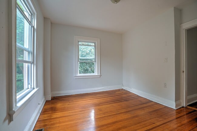 Building Photo - 173 Spruce St