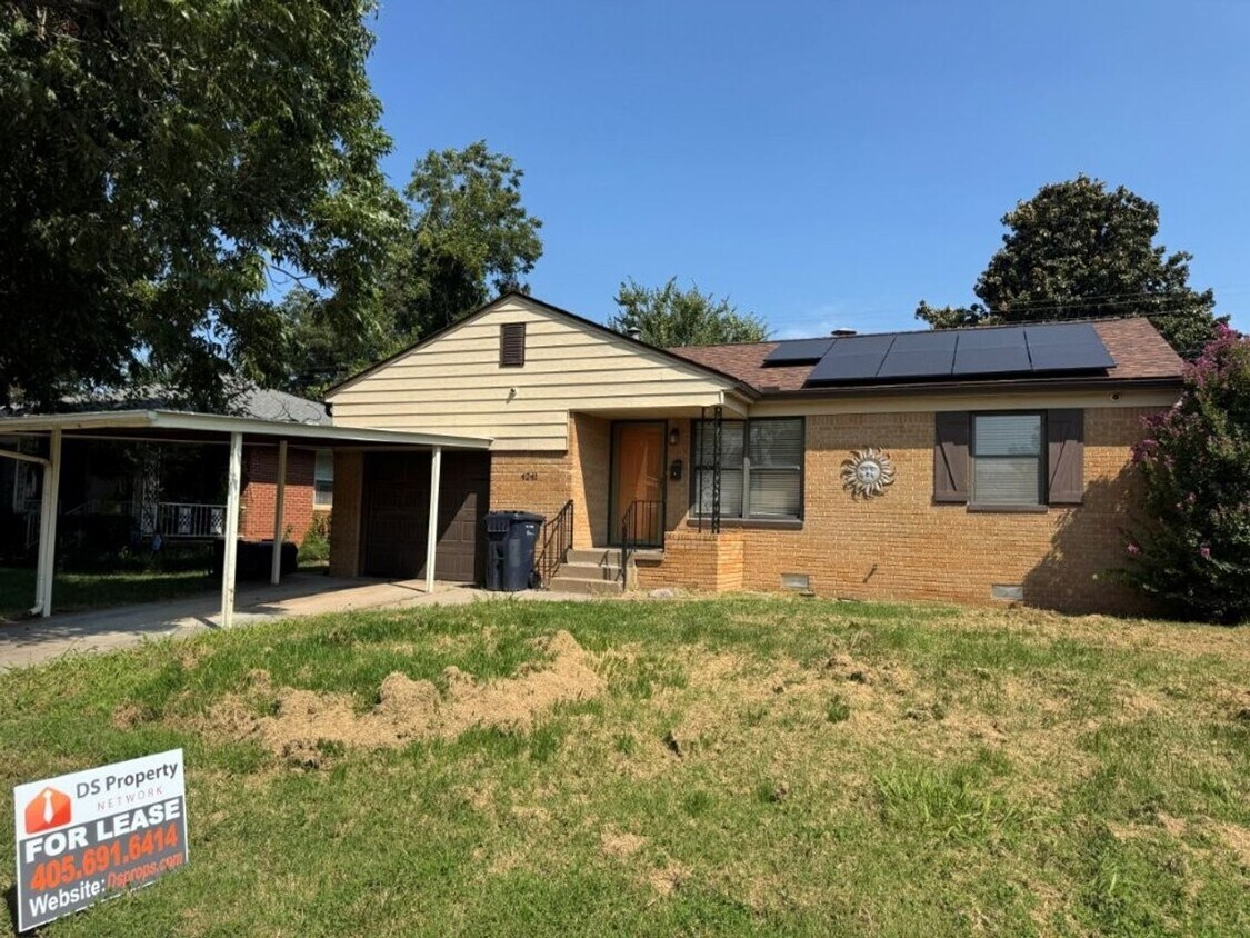 Foto principal - Spacious and fresh paint, 2 bed 1 bath wit...