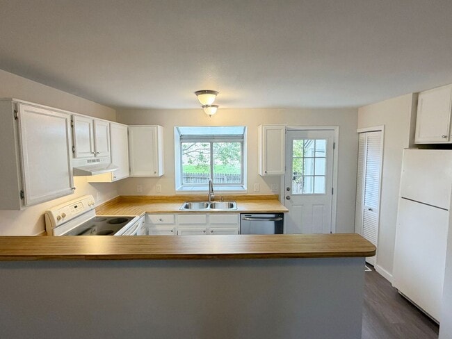 Photo - 3070 W 107th Place Apartment
