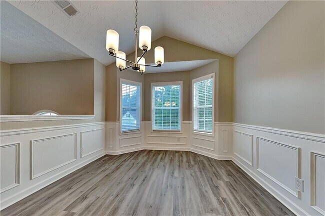 Foto del edificio - 903 Tucker Ln