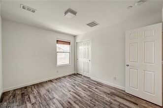 Building Photo - 1050 Spotted Saddle St