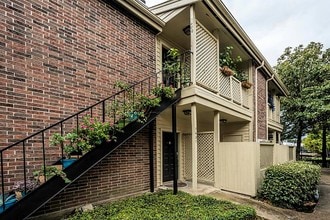 Building Photo - 2121 El Paseo St