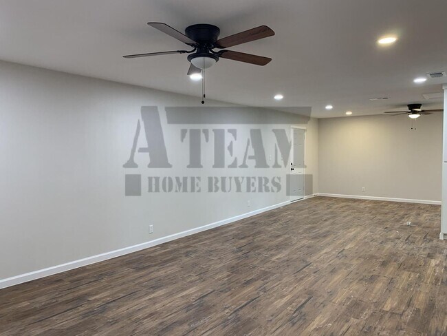 Building Photo - Freshly Remodeled 3 Bed 2 Bath Home!