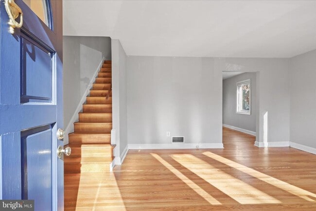 Building Photo - 6 E Myrtle St