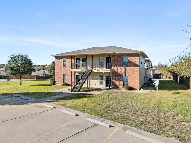 Building Photo - 10005 Amber Cir