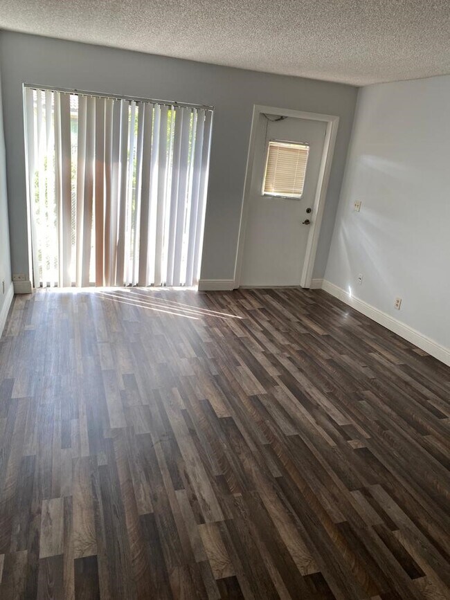 Building Photo - 11420 Royal Palm Blvd