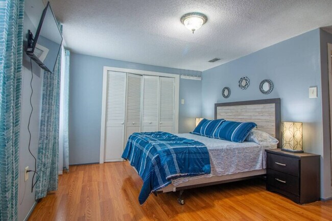 Foto del edificio - 1731 Grayson Dr