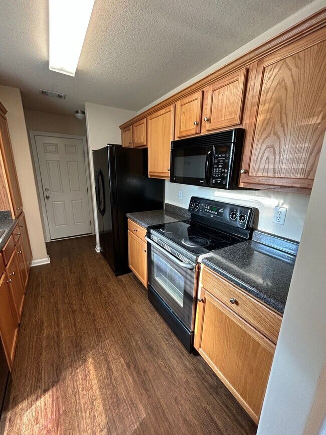 Building Photo - PRE-LEASING FOR AUGUST 2026!
