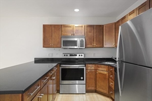 Foto del edificio - 99 Chestnut Hill Ave