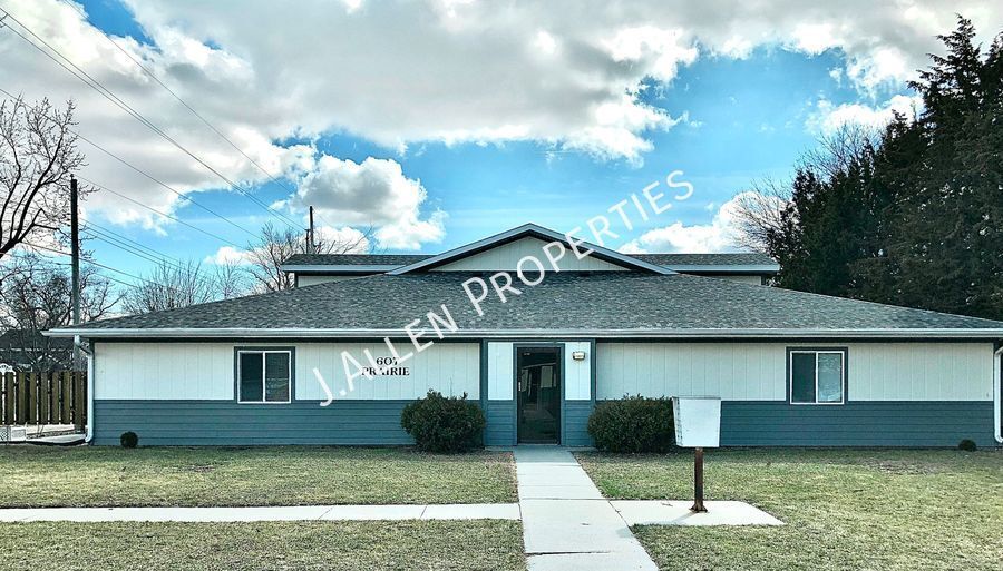 Building Photo - 607 W. Prairie-4