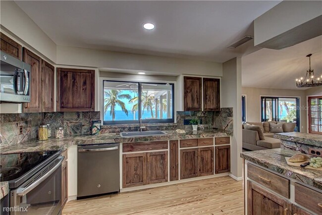 Building Photo - 2 br, 3 bath House - 7722 Sanderling Rd