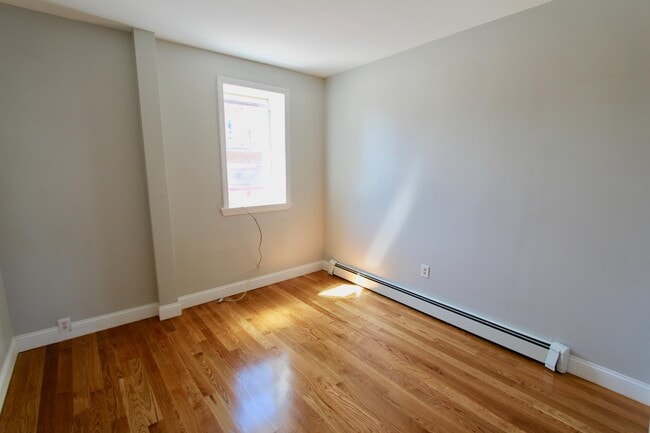 Building Photo - 506 Revere St