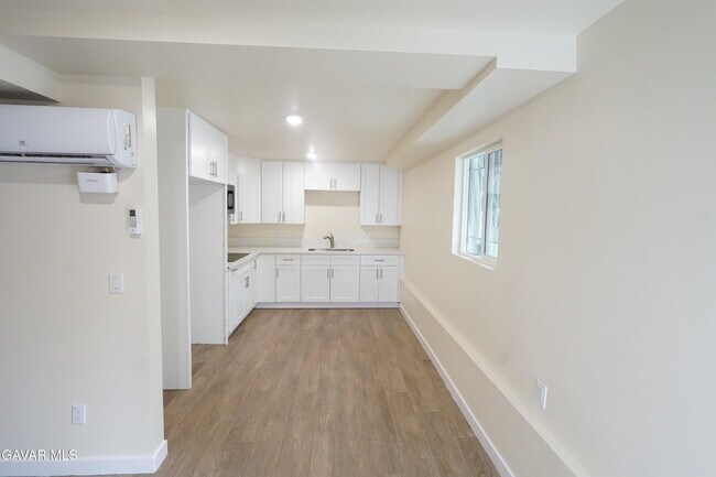 Foto del edificio - 448 W 41st Pl