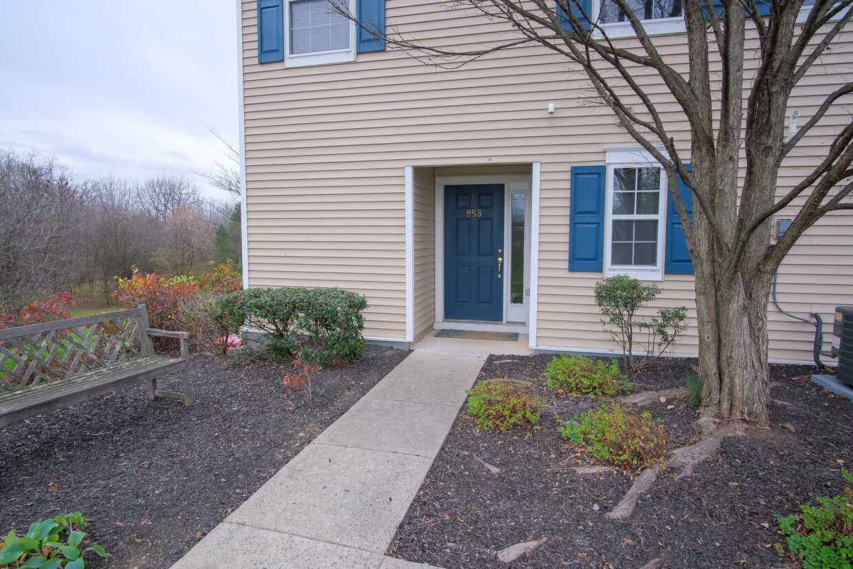 844 Nittany Ct Unit 844 Nittany Court, Allentown, PA 18104 Condo for