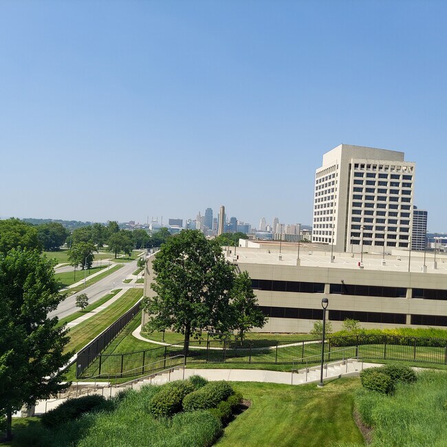 Vista hacia el norte desde 2940 Baltimore Ave hacia el centro de Kansas City, Missouri. - 2940 Baltimore Ave