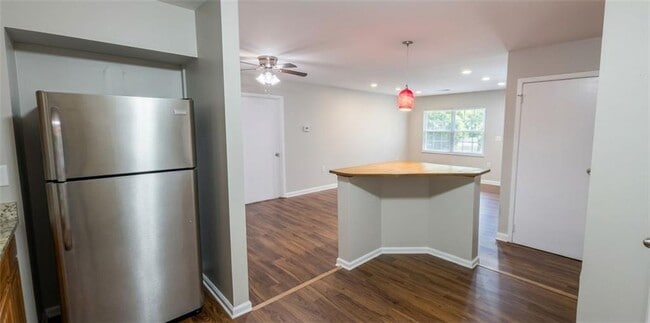 Building Photo - 3920 Spanish Oak Dr