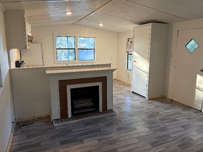 Foto del edificio - 9640 Gatun St