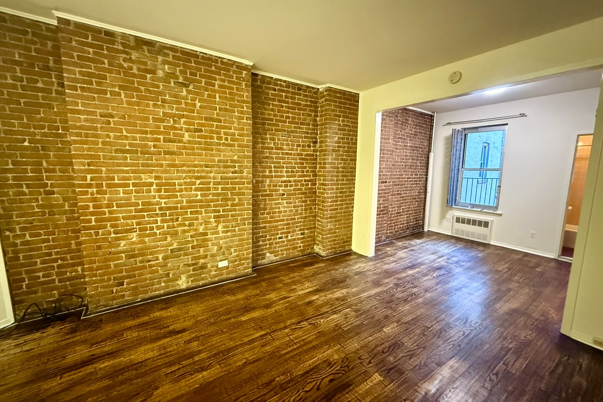 Photo - 2274 Broadway (New York, NY)