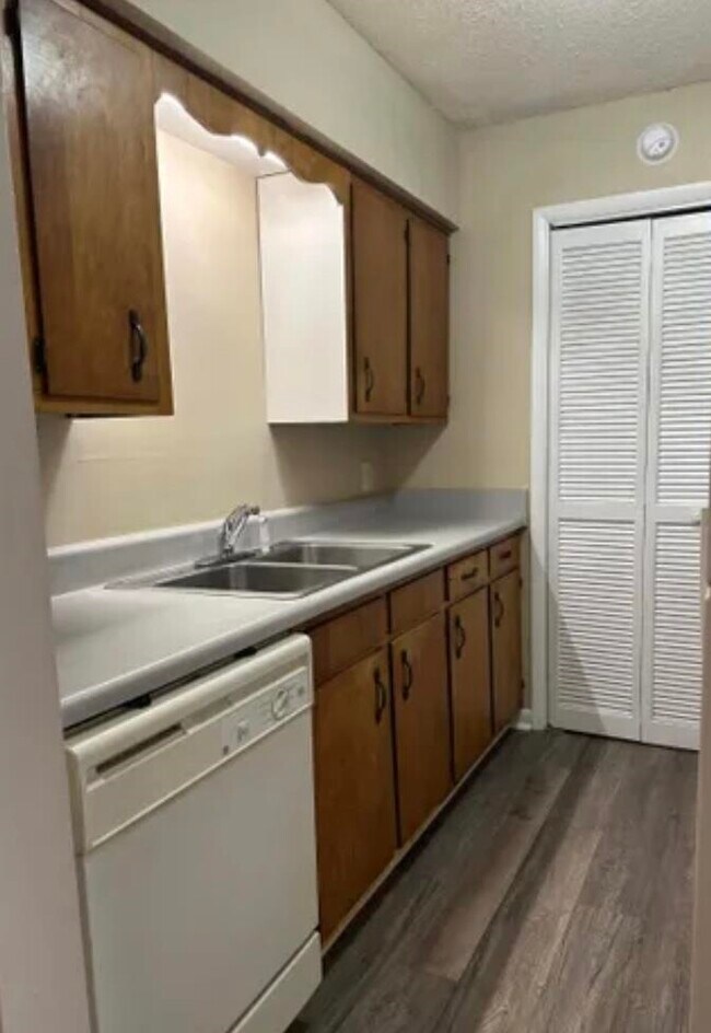 Foto del edificio - 615 Carter Ln