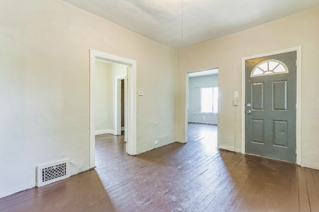 Foto del edificio - 2116 W Garden St