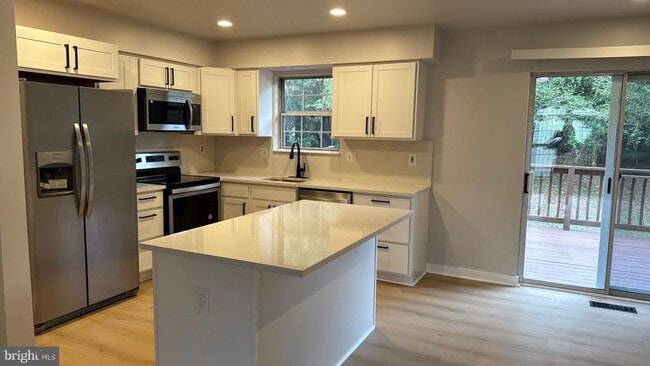 Building Photo - 8625 Quaker Brothers Dr