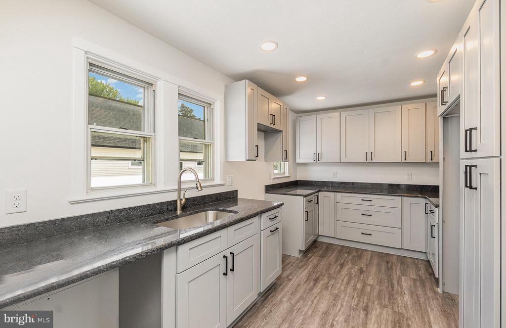 Foto principal - 123 S Washington St