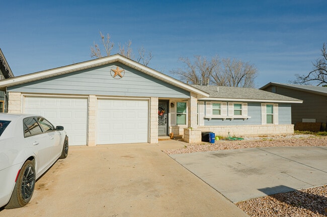 Building Photo - 1529 E 52nd St