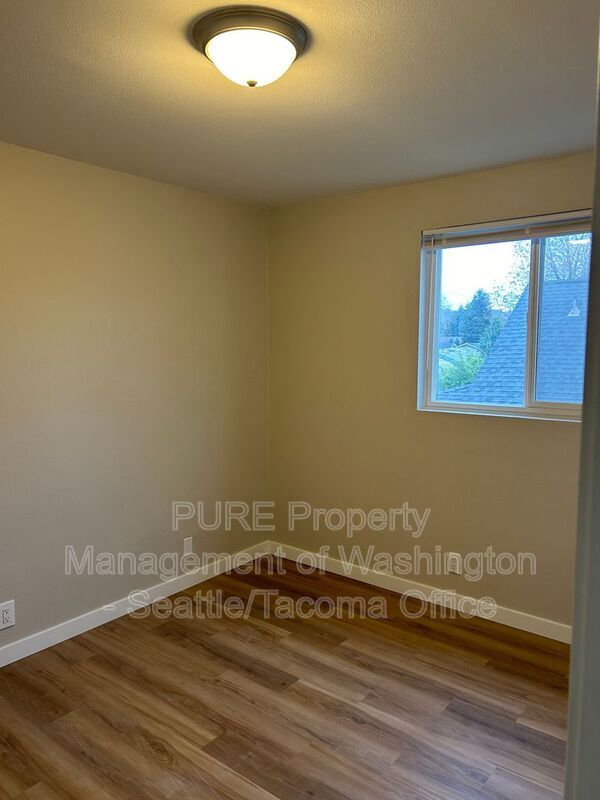 Building Photo - 111 10th St SE