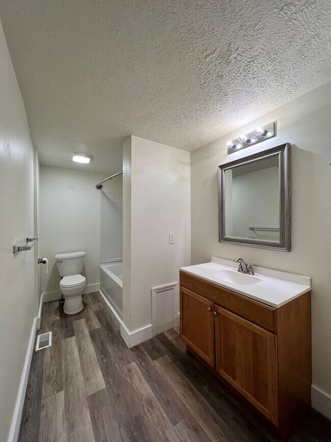 Building Photo - 1408 Fernleaf St
