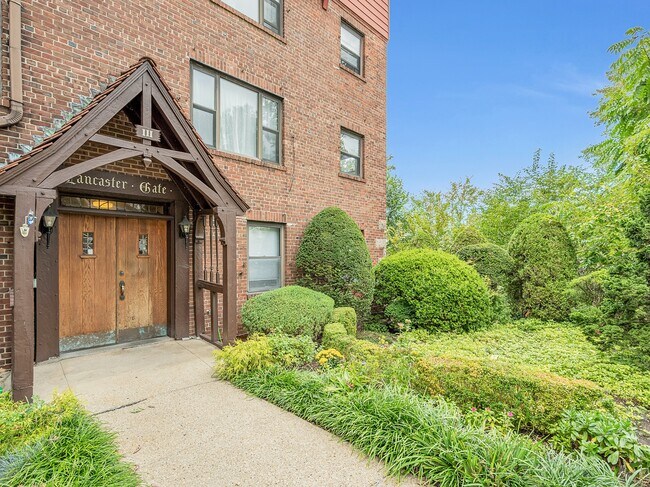 Building Photo - 111 Sagamore Rd