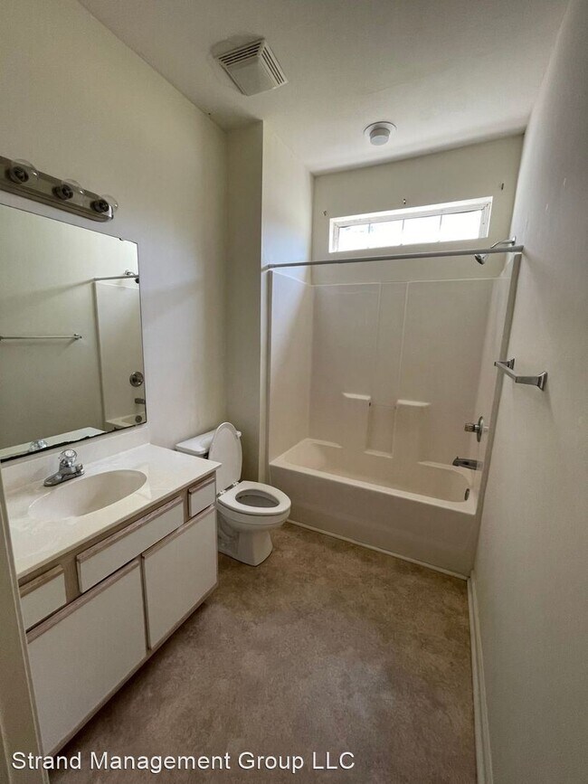 Building Photo - 1290 River Oaks Dr