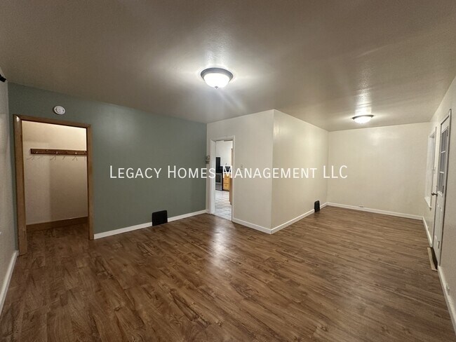 Foto del edificio - 912 E Lincoln Ave