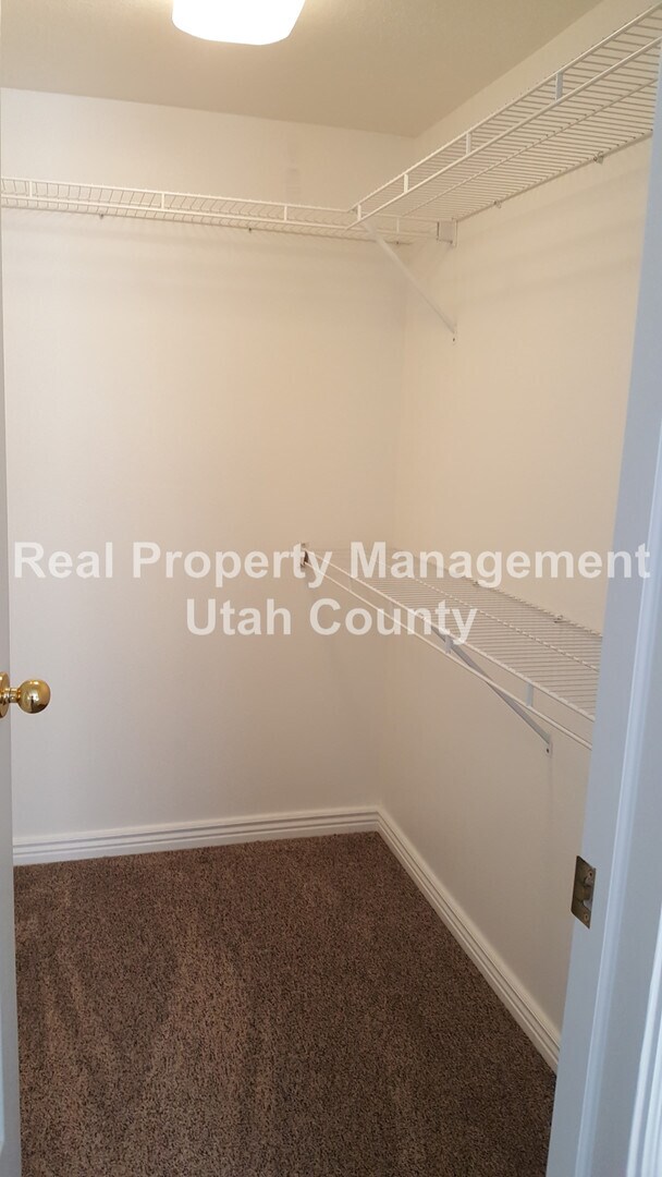 Building Photo - Nice Orem Condo