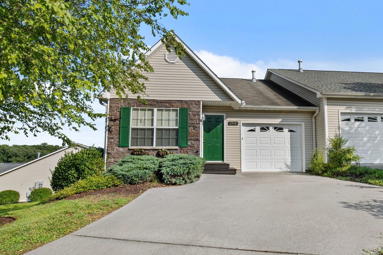 2 Bedroom, 2 Bath Townhouse for Rent in Kn... - 2 Bedroom, 2 Bath Townhouse for Rent in Kn...