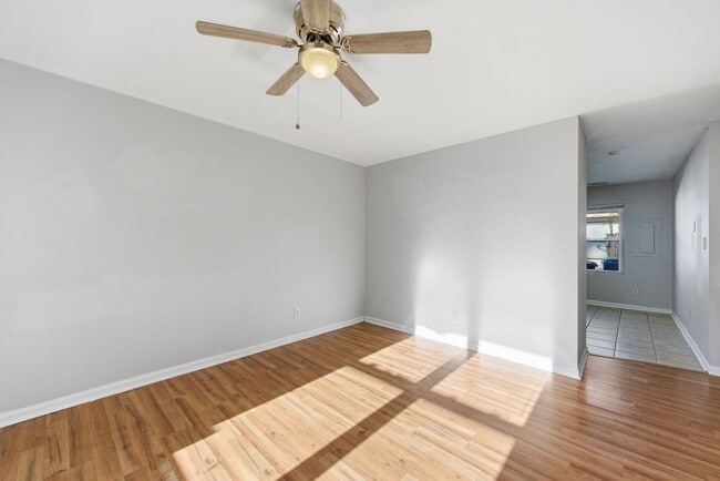 Foto del edificio - 116-118 Armon Avenue