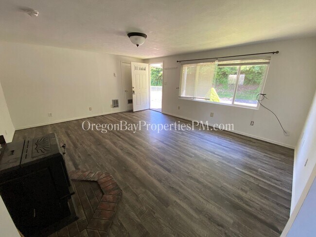 Building Photo - Harrison: 2 bdrm / 1 ba Home