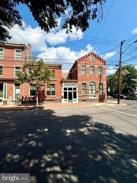 Foto del edificio - 242 Centre St