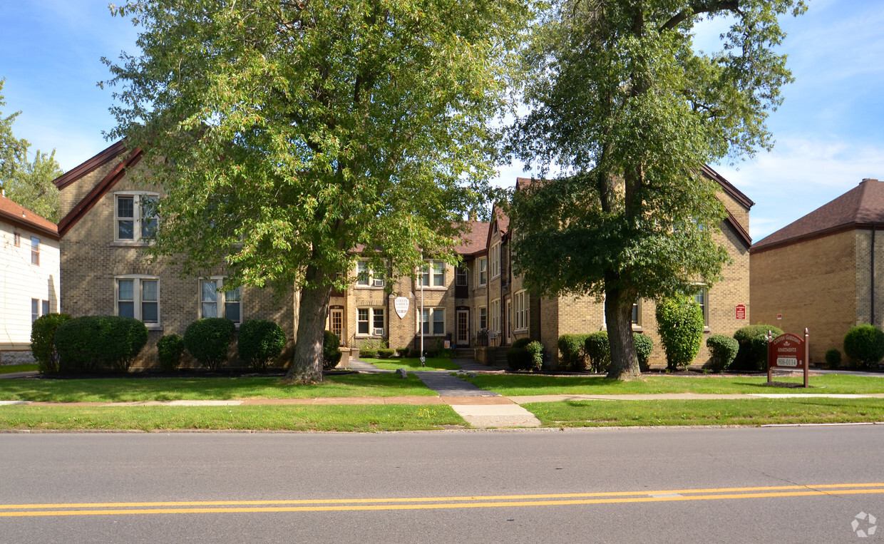 Primary Photo - Colvin View Apartments