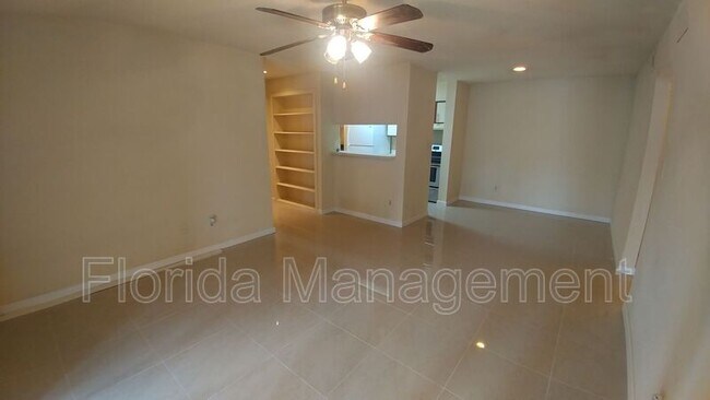 Building Photo - 733 Riverside Dr