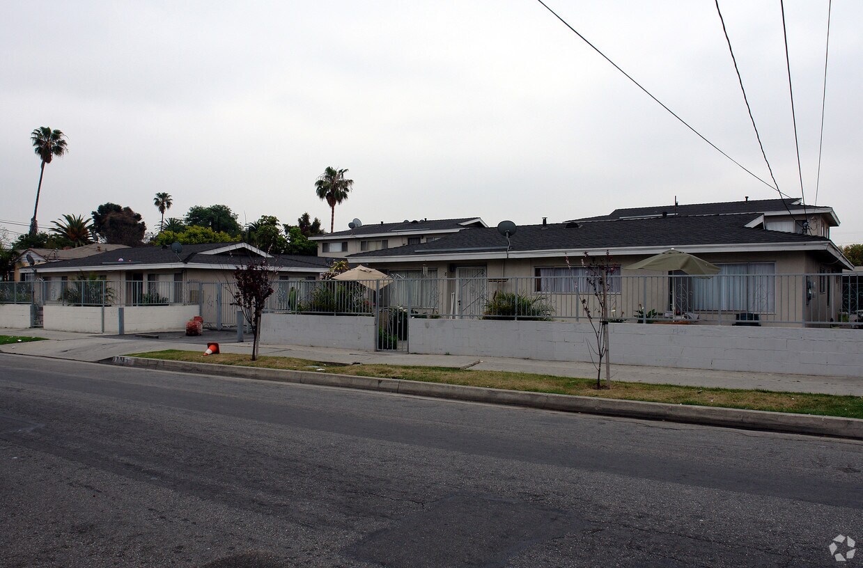 Primary Photo - 3936-3938 W 108th St