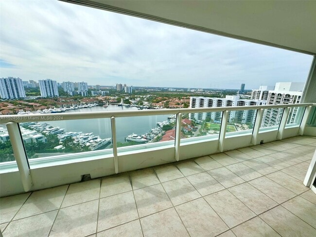 Foto del edificio - 21205 Yacht Club Dr