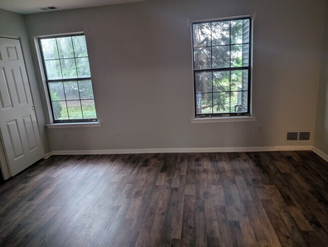 Foto del edificio - 2104 Woodbridge Commons Way